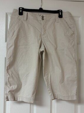 Sonoma Size 10 Mid-Rise Skimmer Pants - Light Tan - 14" Inseam